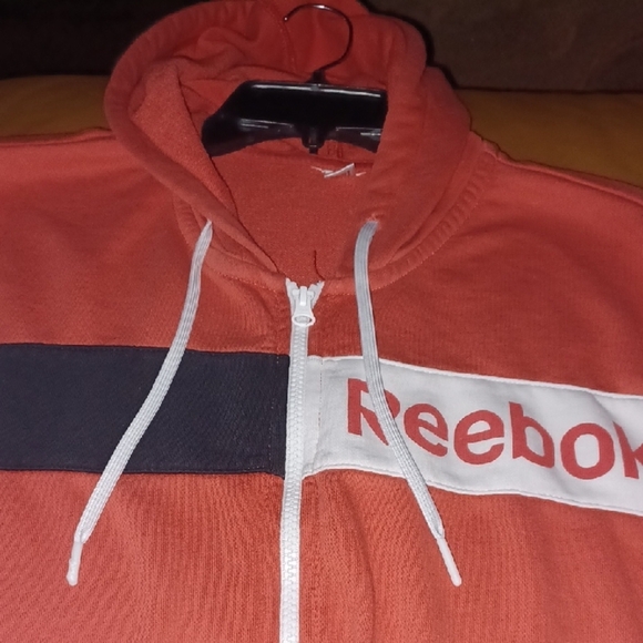 🌺Reebok  Zip Up Sweater with Sporty Design With Hoodie🎉 - Picture 4 of 9